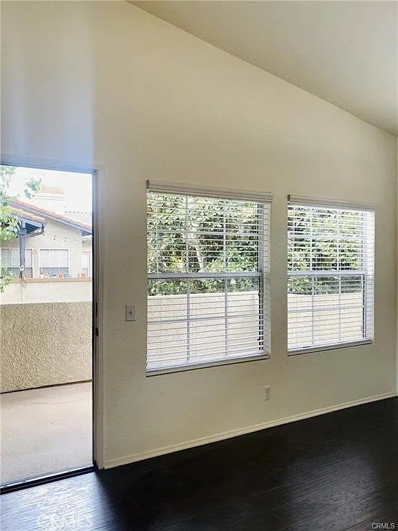 2 bed, 864 sqft, $3,200 — Photo 3