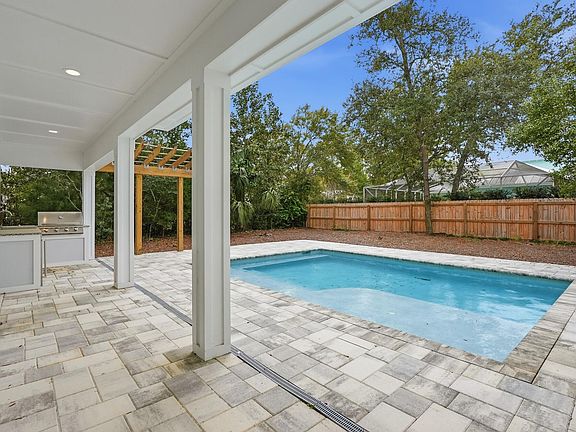 2nd image of 465 Seacrest Dr