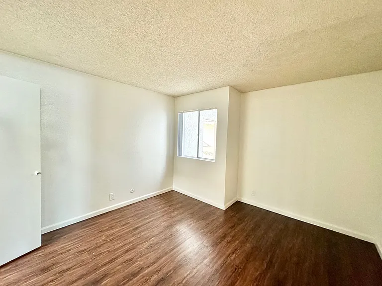 Daisy Apartments — Photo 10