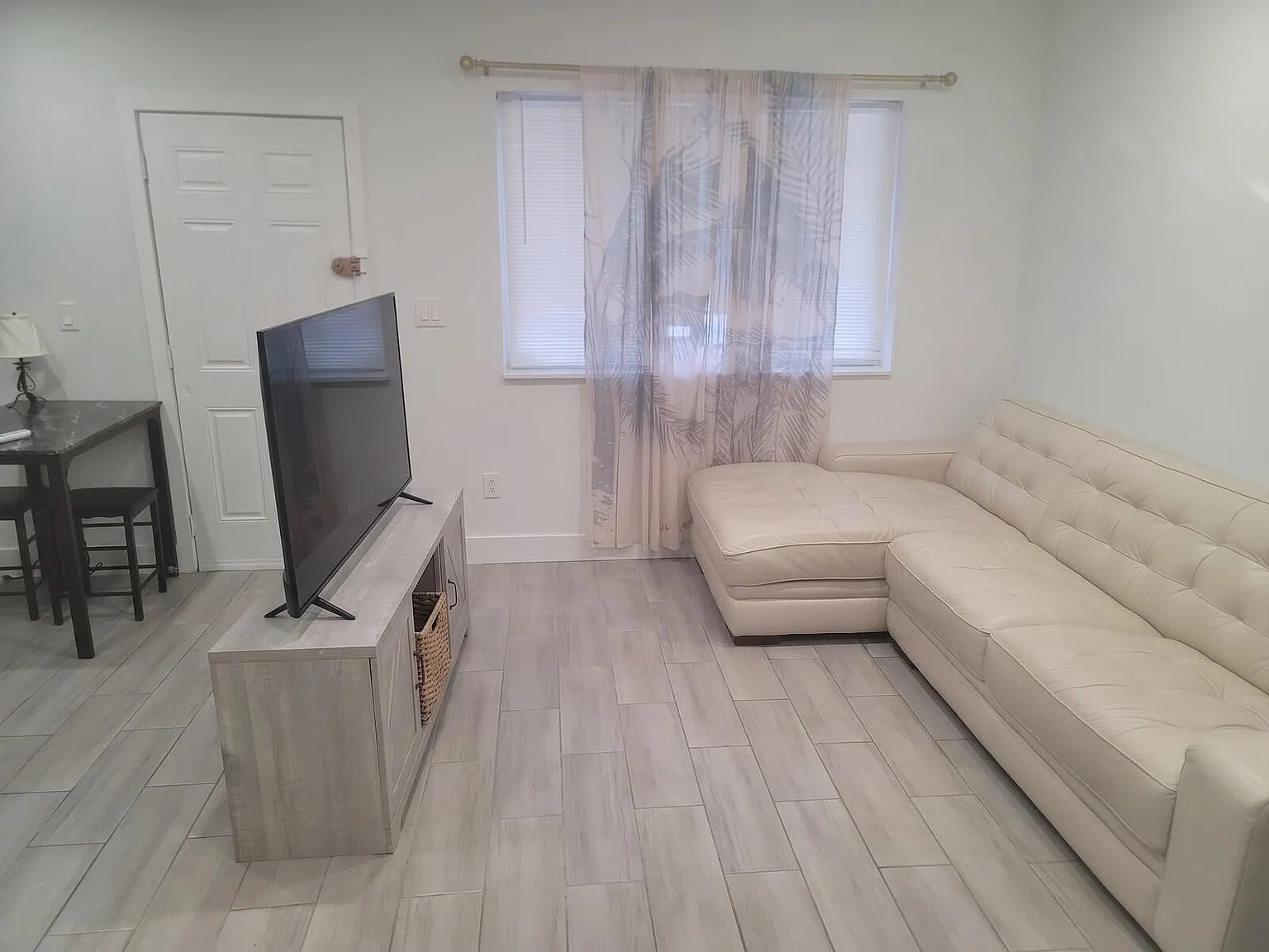 Studio, 1.0 bath, 657 sqft, $1,795 — Photo 2