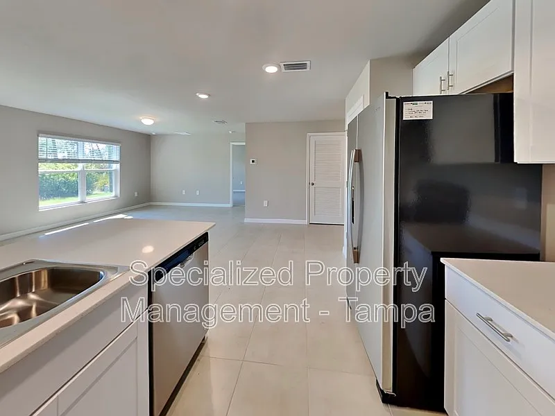 4 bed, 2.0 bath, 1499 sqft, $1,799 — Photo 4