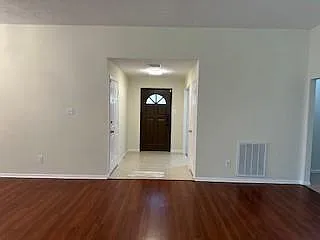 3 bed, 2.0 bath, 1904 sqft, $1,900 — Photo 3