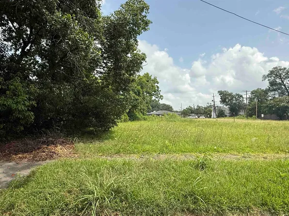 1304 W Cherry Ave, Orange, TX 77630