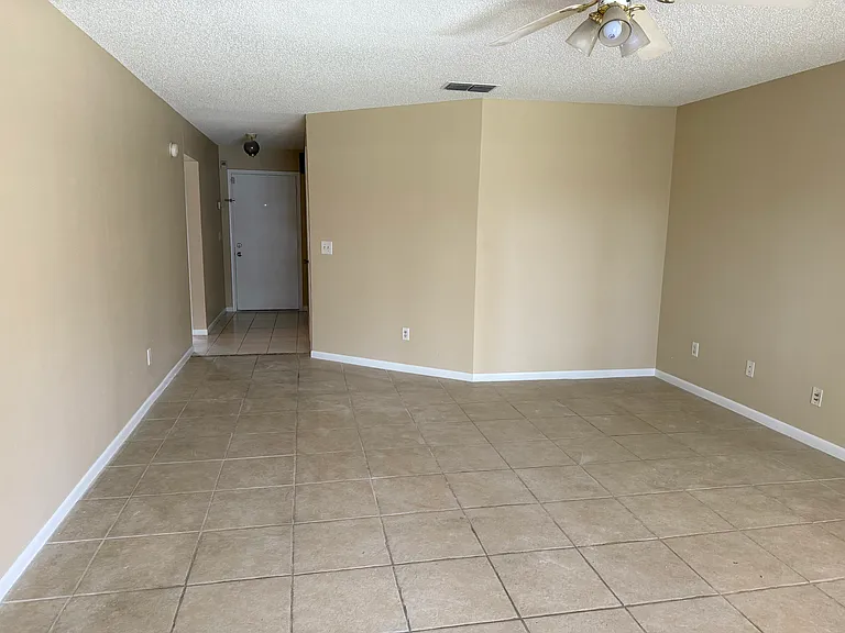 1307 W Redbud St — Photo 8