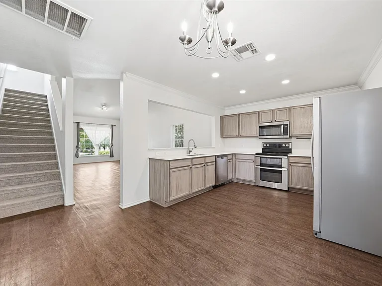 104 Carol Ave — Photo 5