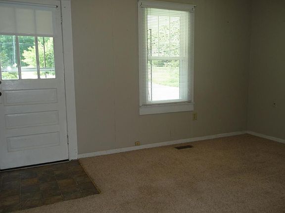 4th image of 3860 Bristol Hwy