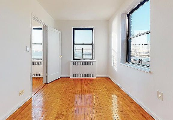 4th image of 200 Haven Ave #6Z