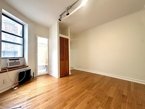 3rd image of 3135 Broadway APT 20