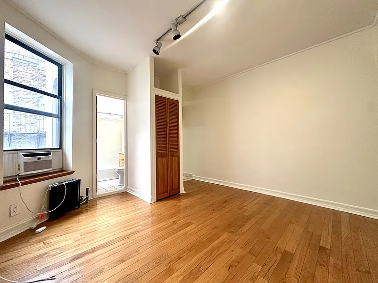 3135 Broadway #20 — Photo 3