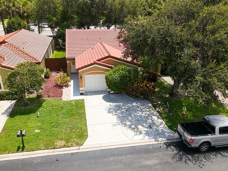 4344 NW 1st St — Photo 31