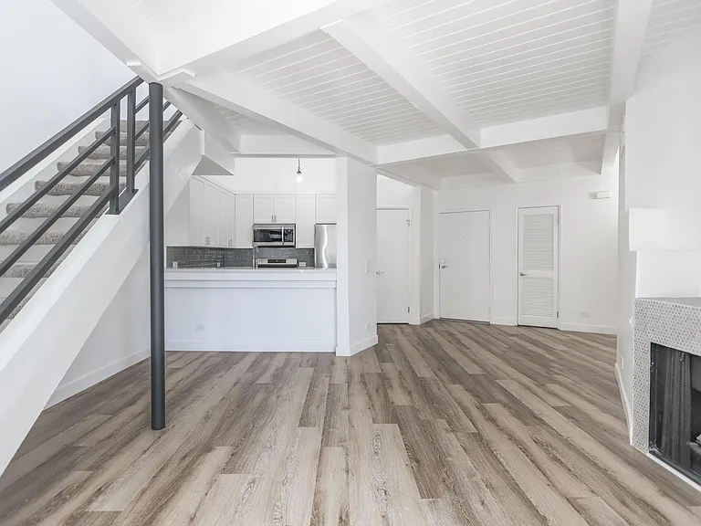 7918 Reseda Blvd — Photo 36