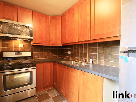 2nd image of 665 Thwaites Pl APT 3K