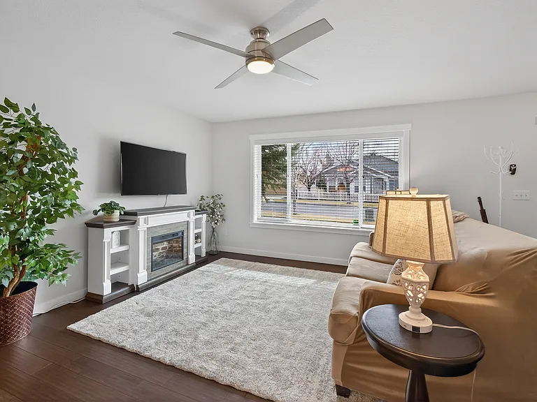 2224 NE Indigo Ln #1 — Photo 3