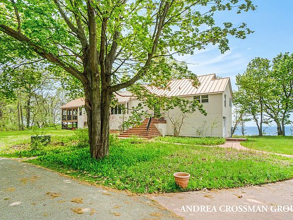 3rd image of 5795 Lakeshore Dr