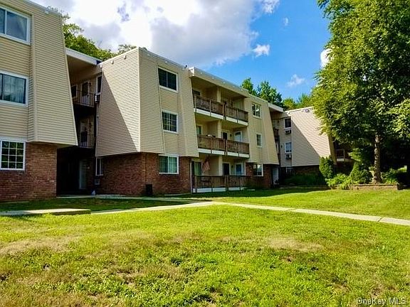 2nd image of 221 Fox Run Ln