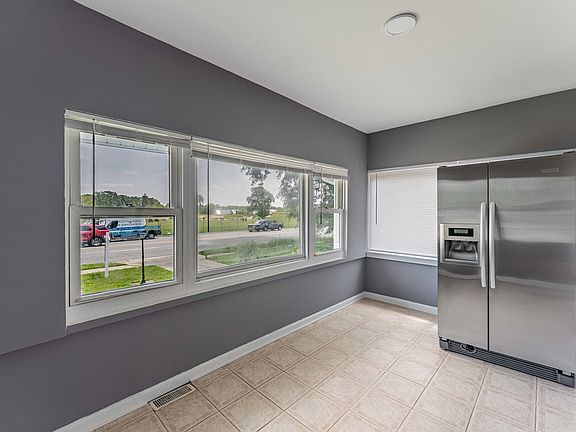 4th image of 2022 S 1st Ave