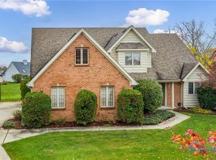 6004 Deepwood Ct, Sylvania, OH 43560