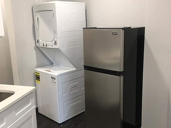 3rd image of 514 W 211th St APT 5F