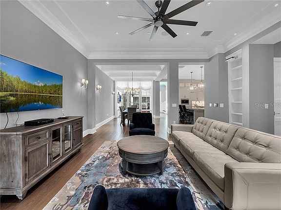 5th image of 639 N Park Ave