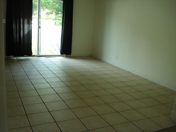Dining room - back deck - fenced in yard