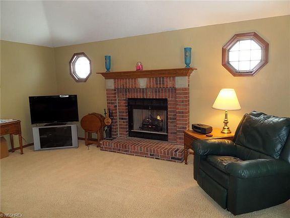 4th image of 3231 Foxwood Dr