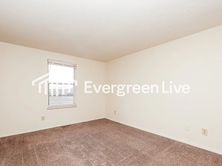 6240 Greenfield Way — Photo 4