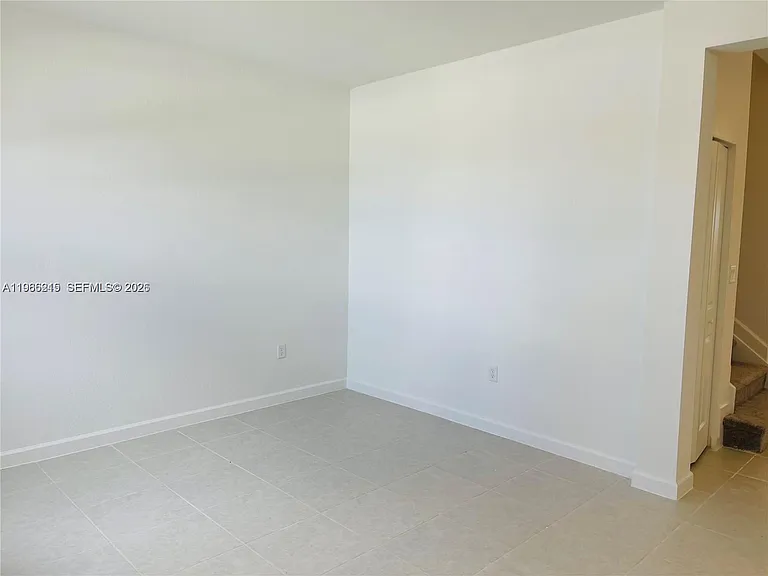 1695 SE 27th Rd #1695 — Photo 2