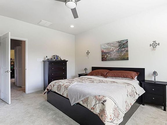 5th image of 4215 New Hermitage Dr