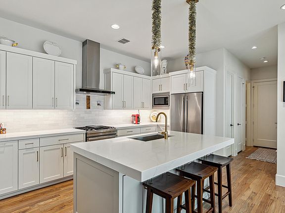 4th image of 5442 Martel Ave