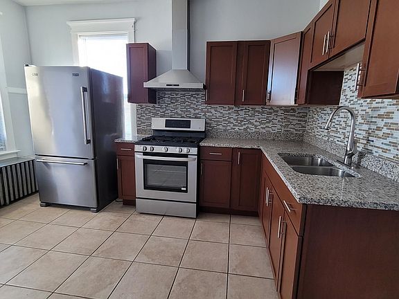 2nd image of 1535 N Avers Ave #2