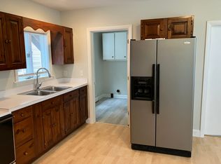 75 7th St APT 1, Auburn, ME 04210