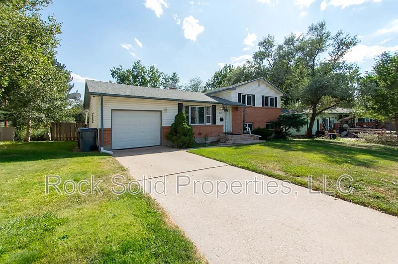 3 bed, 2.0 bath, 1560 sqft, $1,895 — Photo 2