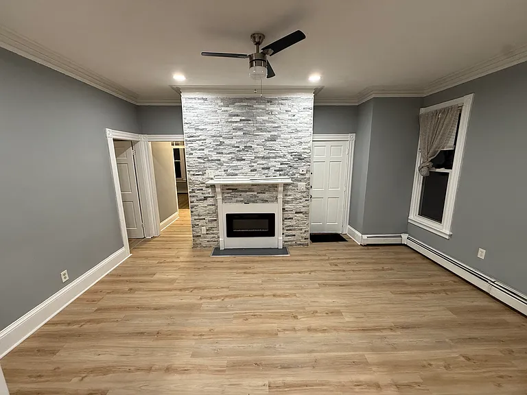 249 Orms St #I — Photo 2