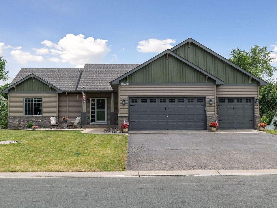 1st image of 1045 Goldfinch Dr