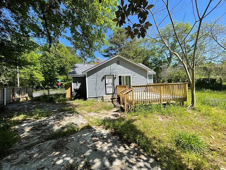 2110 Larchwood Rd SW — Photo 16