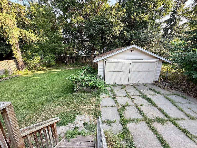 826 E 34th Ave — Photo 27