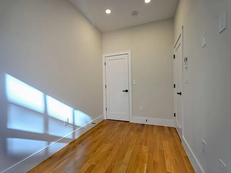 18 Winchester St #4 — Photo 8