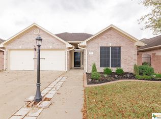 110 Tradewind Dr, Victoria, TX 77904