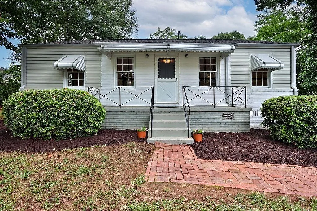 3 bed, 1.0 bath, 1246 sqft, $1,850 — Photo 4