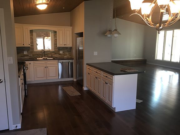5th image of 39 Castle Coombe Dr