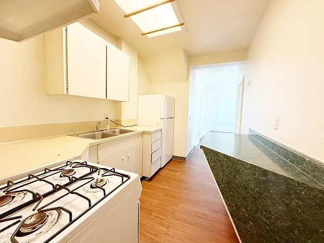 928 Pacific Ave — Photo 1