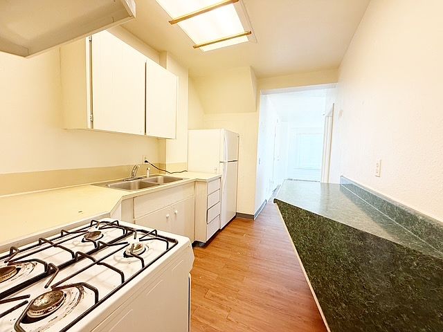 1st image of 928 Pacific Ave