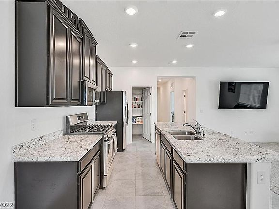 4th image of 2716 Le Bec Ave #2159
