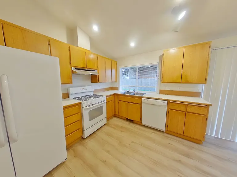 2310 Snelling Dr — Photo 7