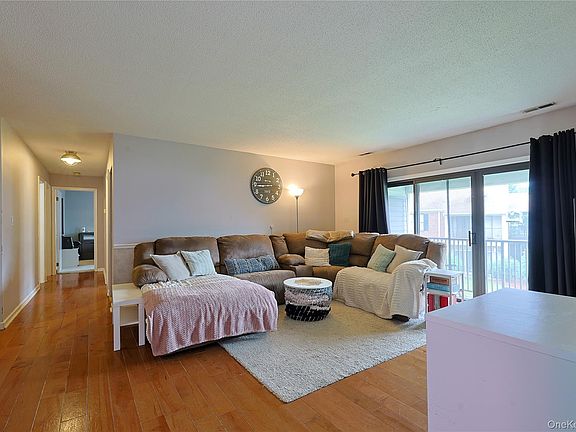 4th image of 3 Brook Dr APT 27