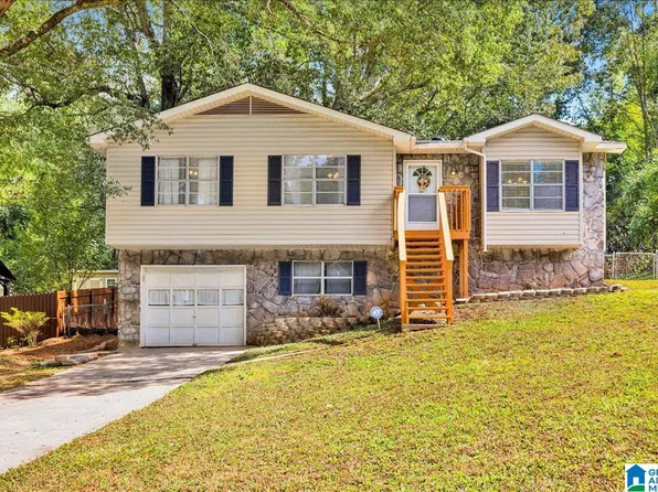 5861 Janet Dr, Trussville, AL 35173