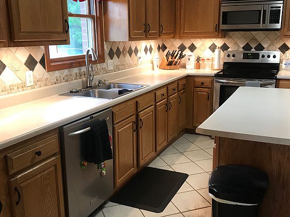 5th image of 106 Westbury Dr