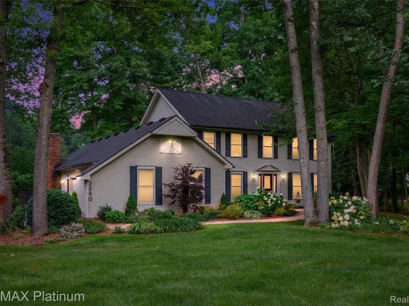 2250 Pepperidge Trl, Brighton, MI 48114