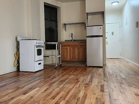 2nd image of 101 W 128th St APT 2D