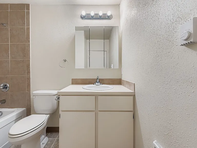 130 NE 17th Ave #16 — Photo 5